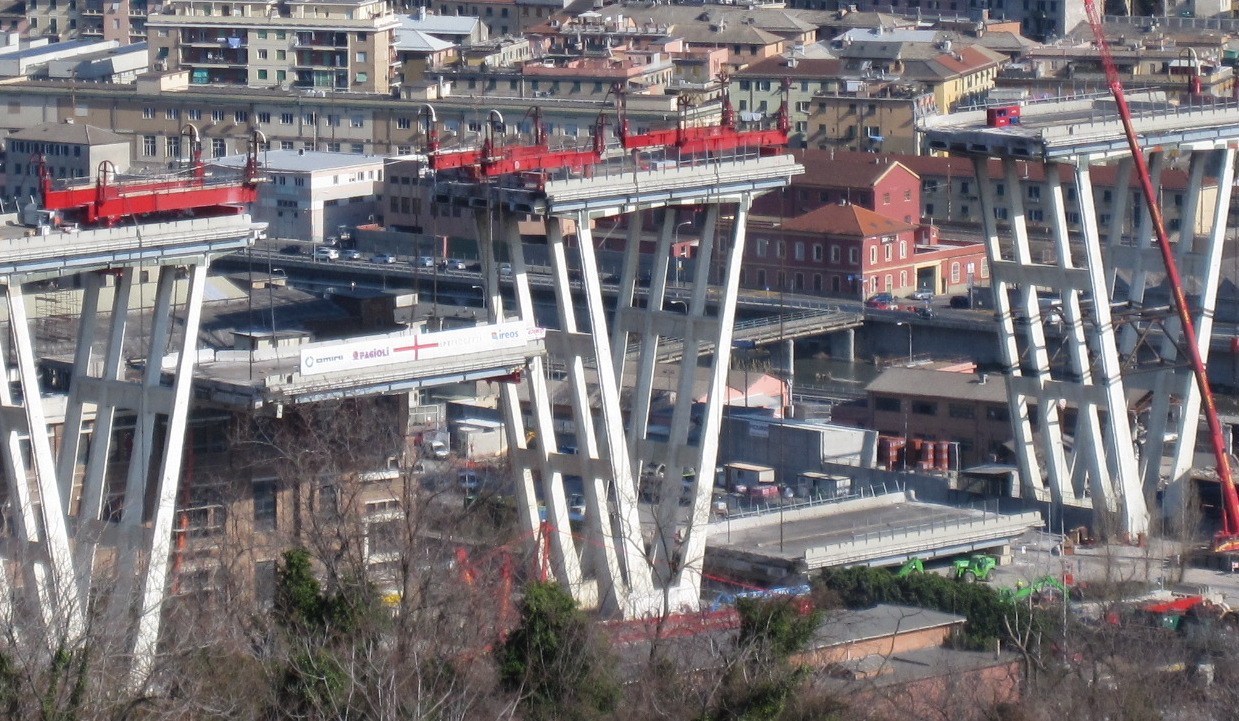 Ponte Morandi: la demolizione va avanti