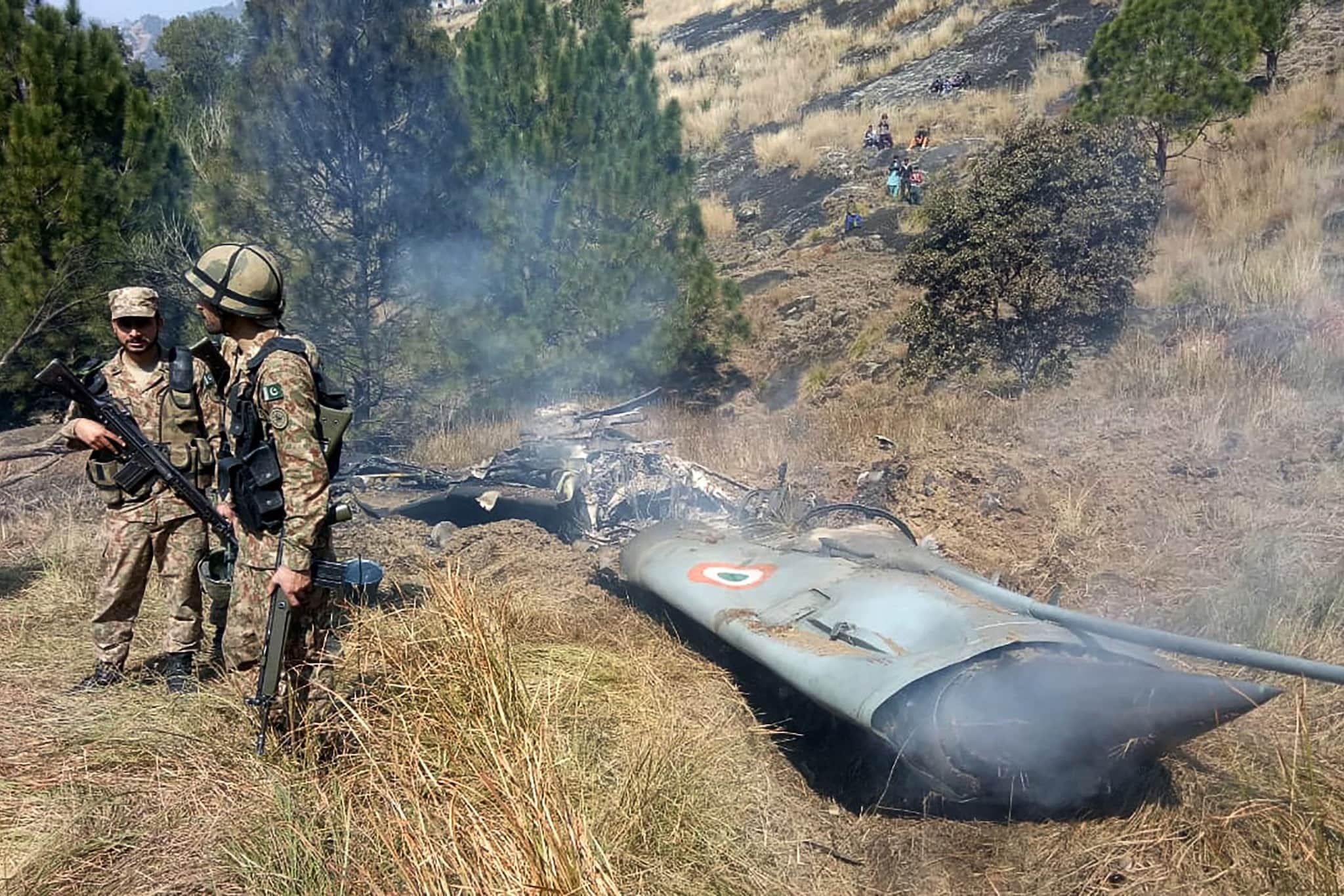 Pakistan abbatte due aerei indiani, si rischia la guerra in Kashmir
