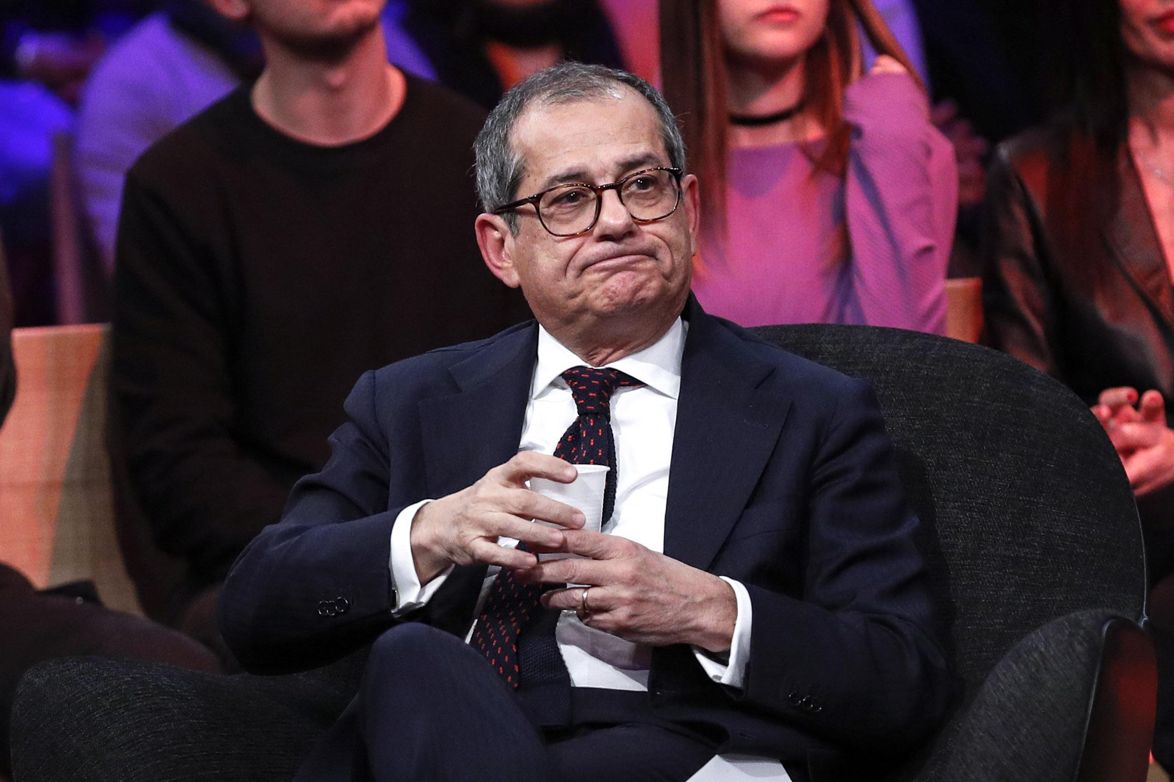 Tria, Germania ha ricattato Saccomanni sul bail-in