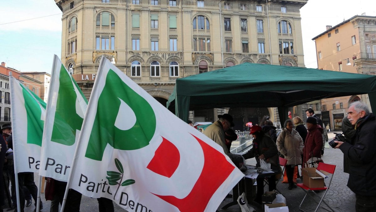 I gazebo semivuoti del Pd