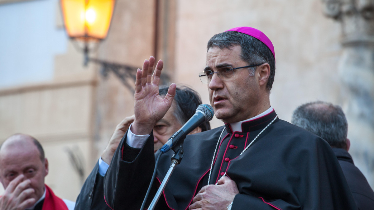 L’Arcivescovo di Palermo che accomuna delinquenza e Massoneria