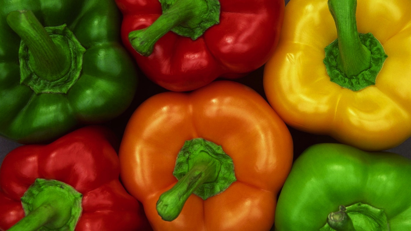 Peperoni gialli e verdi fritti