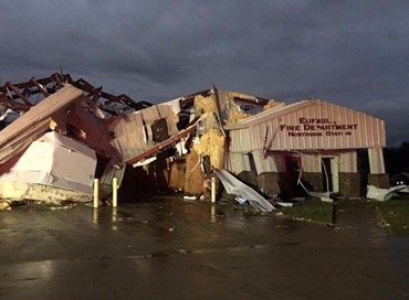 Usa, tornado devasta lʼAlabama: 23 morti