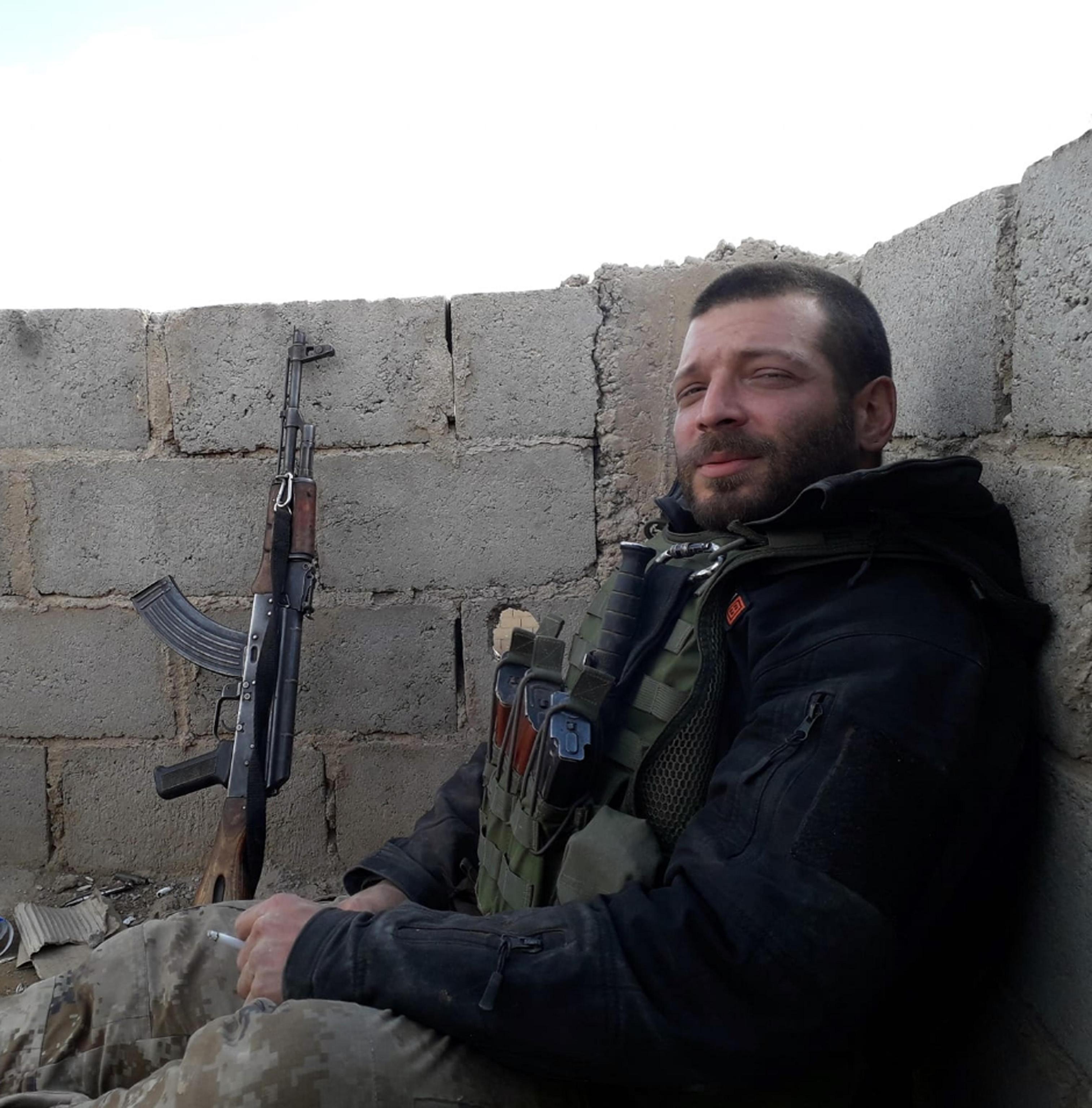 La confusione su Lorenzo Orsetti