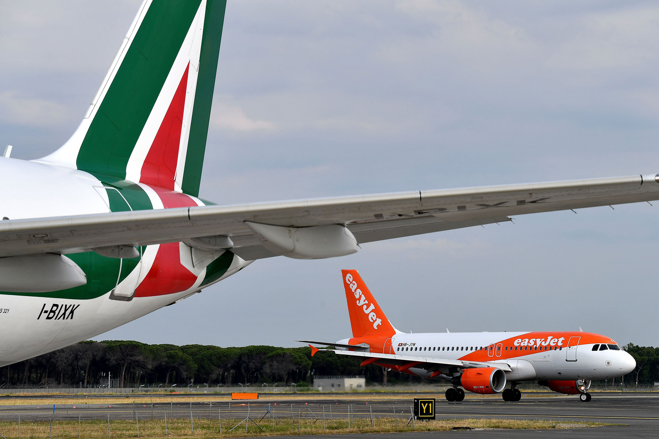Alitalia: EasyJet si sfila, Delta conferma impegno con Fs