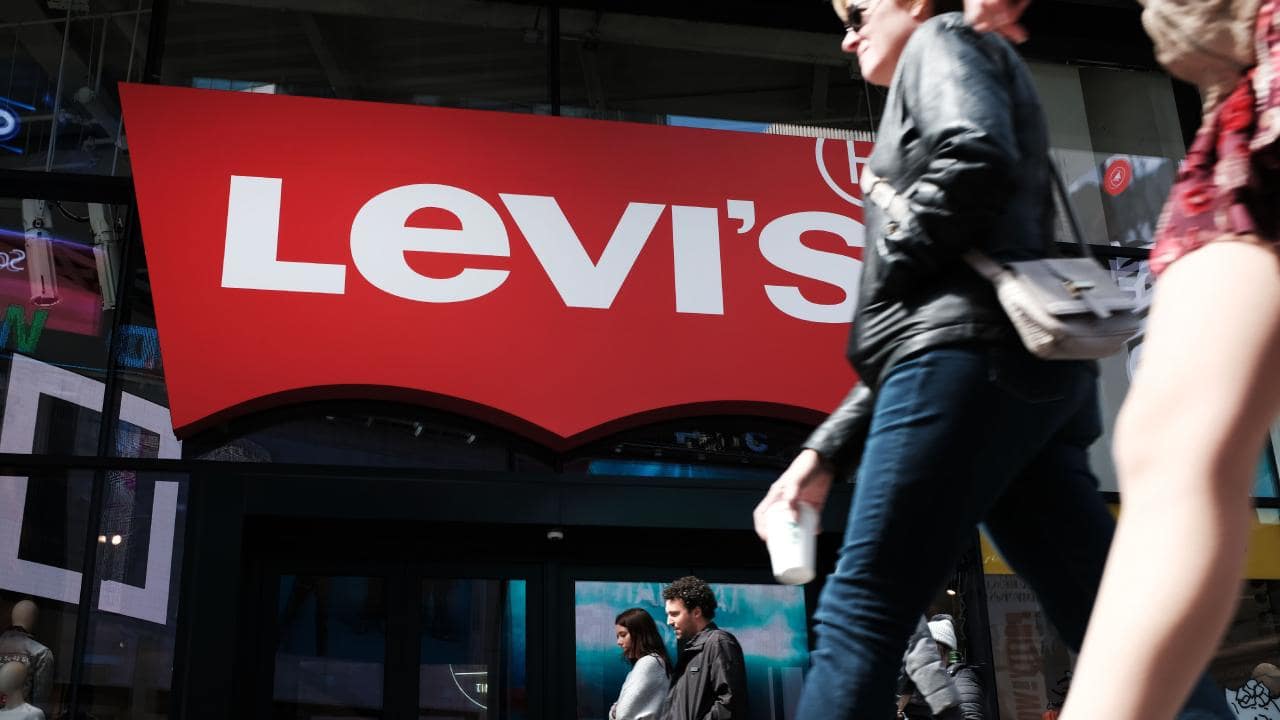 Jeans Levi’s conquistano Wall Street, esordio col botto 