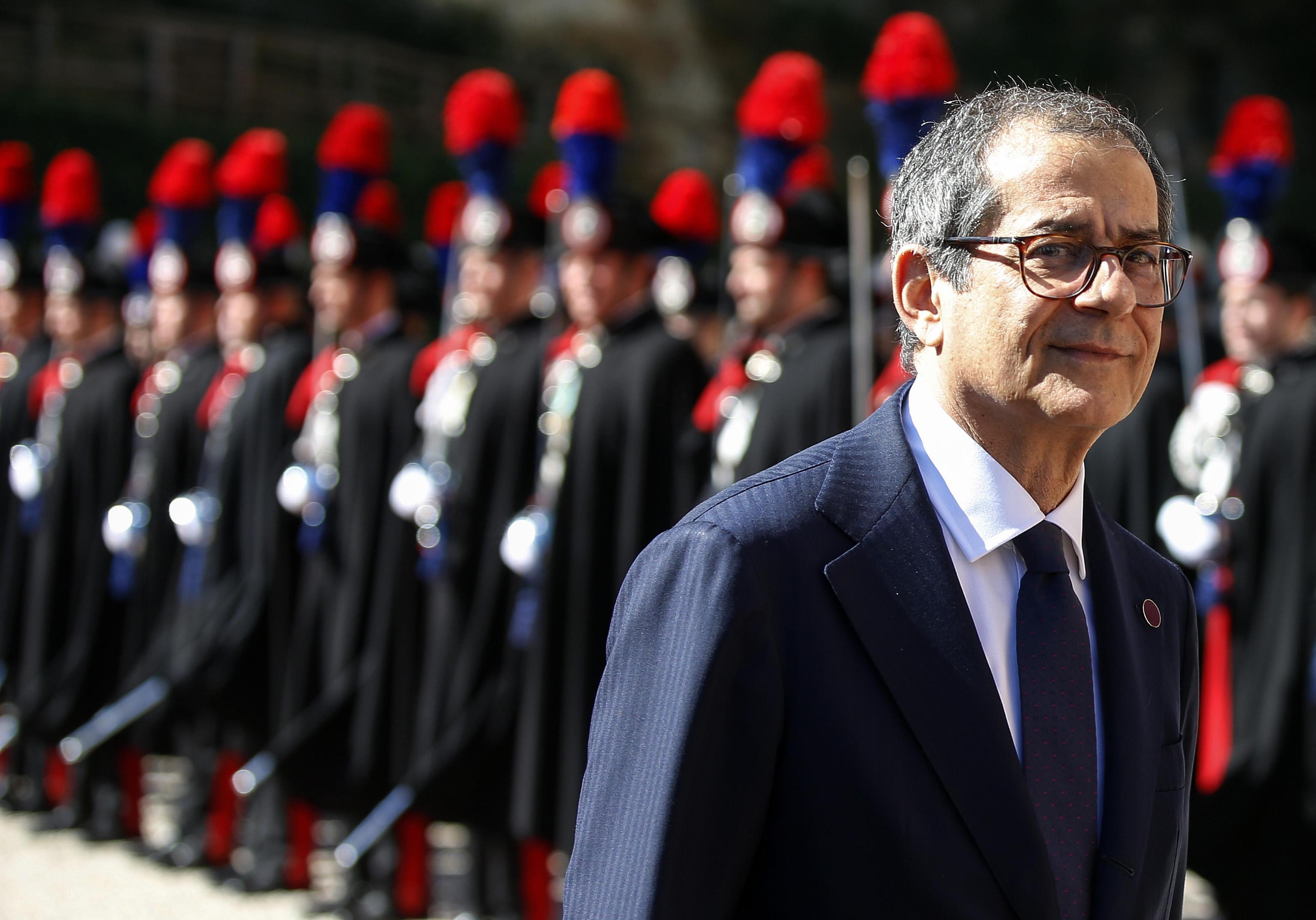 Tria a caccia di investimenti a Singapore