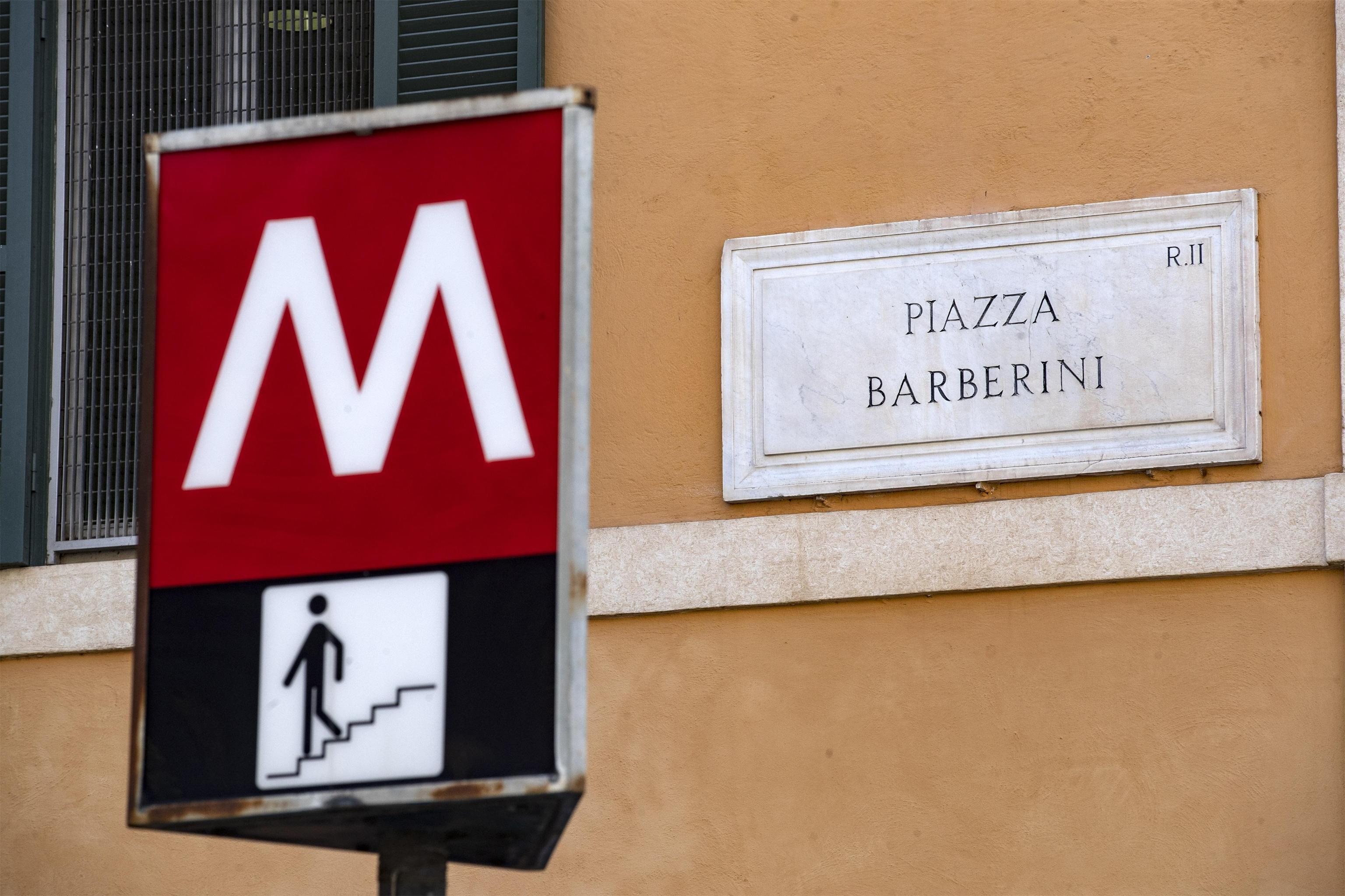 Le scale immobili della Metro A