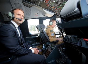 Macron incassa maxi-ordine di 300 Airbus