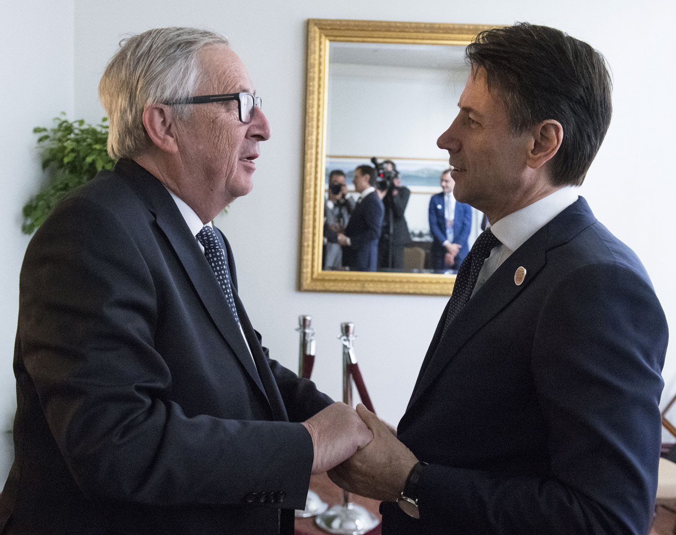 Juncker a Conte: “Preoccupato dalla vostra economia”