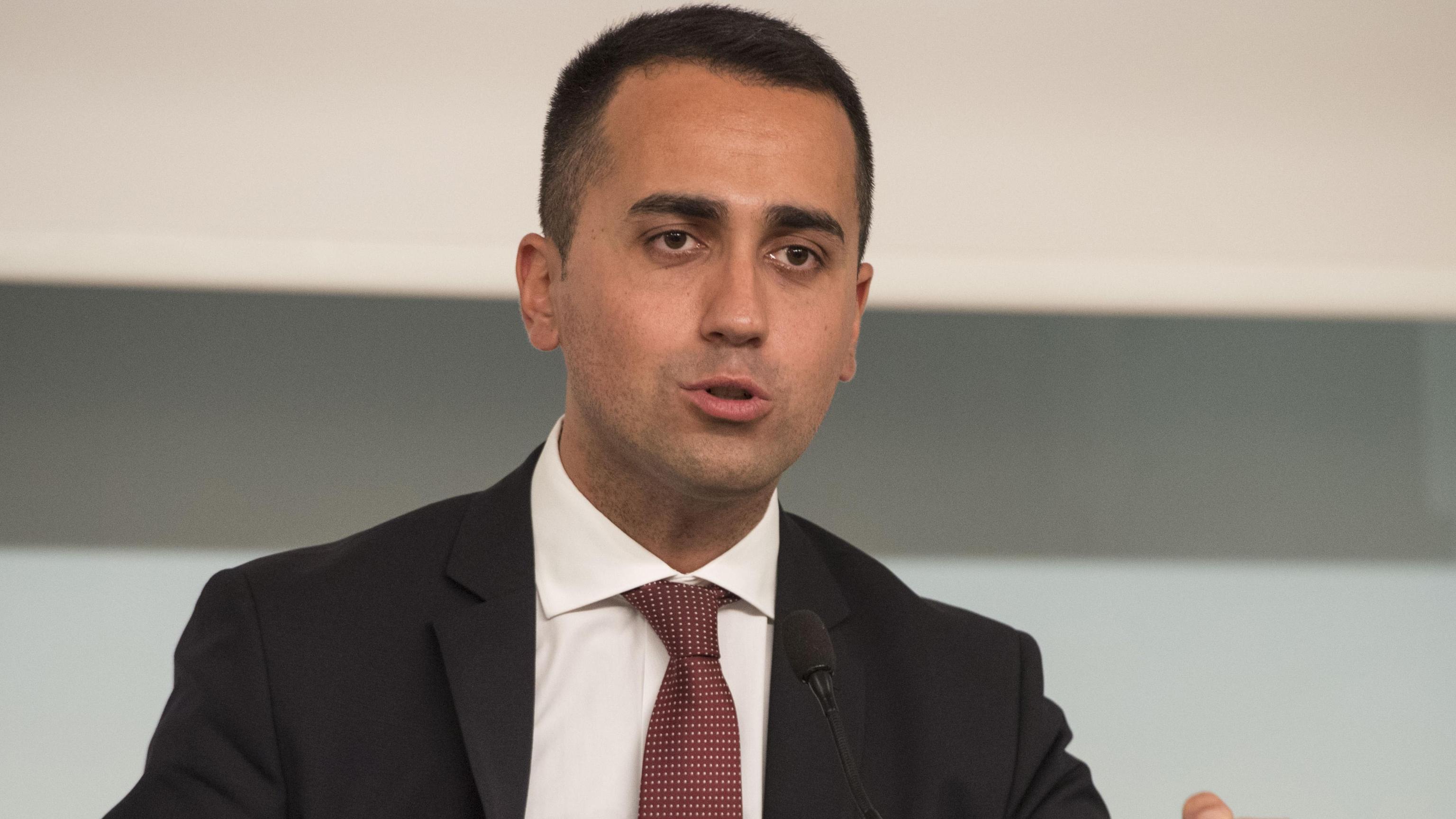 Di Maio: “Sostituzione di Tria è una leggenda”