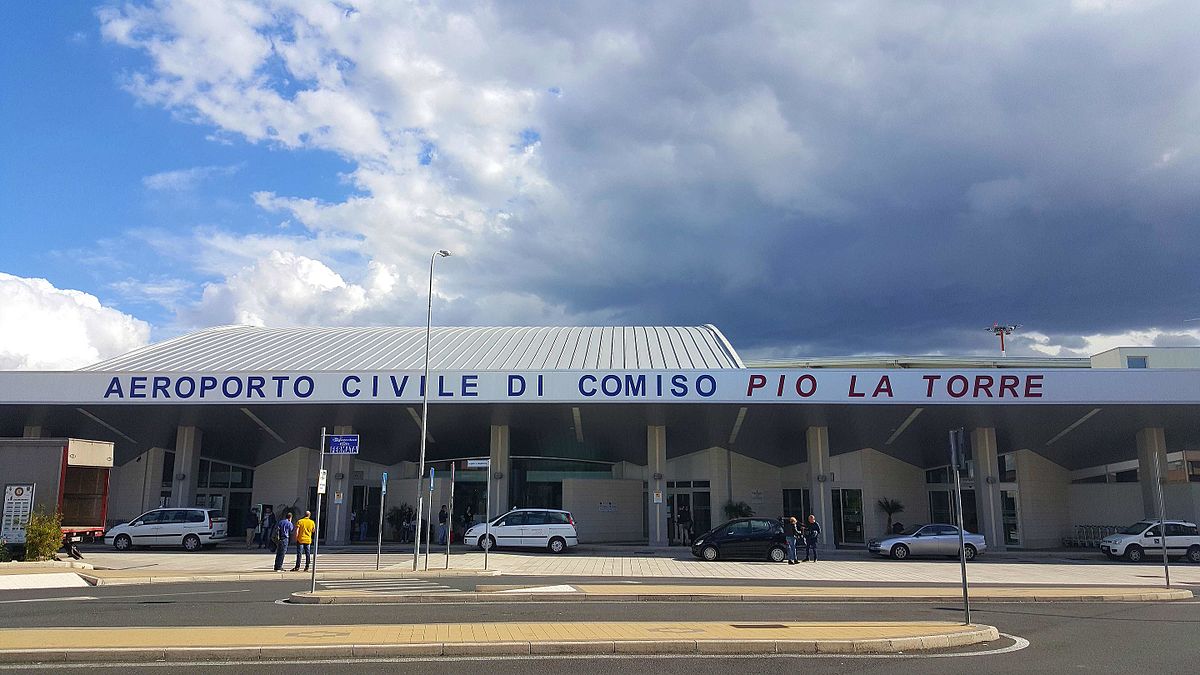 Aeroporti, è iniziato il “risiko”: Catania “compra” Comiso