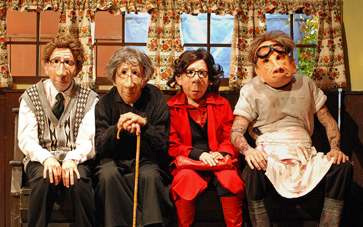 “Hotel Paradiso”: vita, morte e comicità alla Sala Umberto