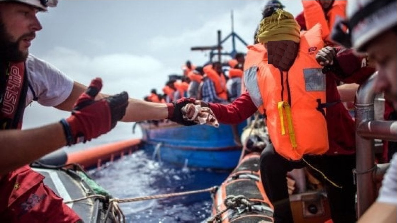 Migranti, gommone in avaria al largo della Libia