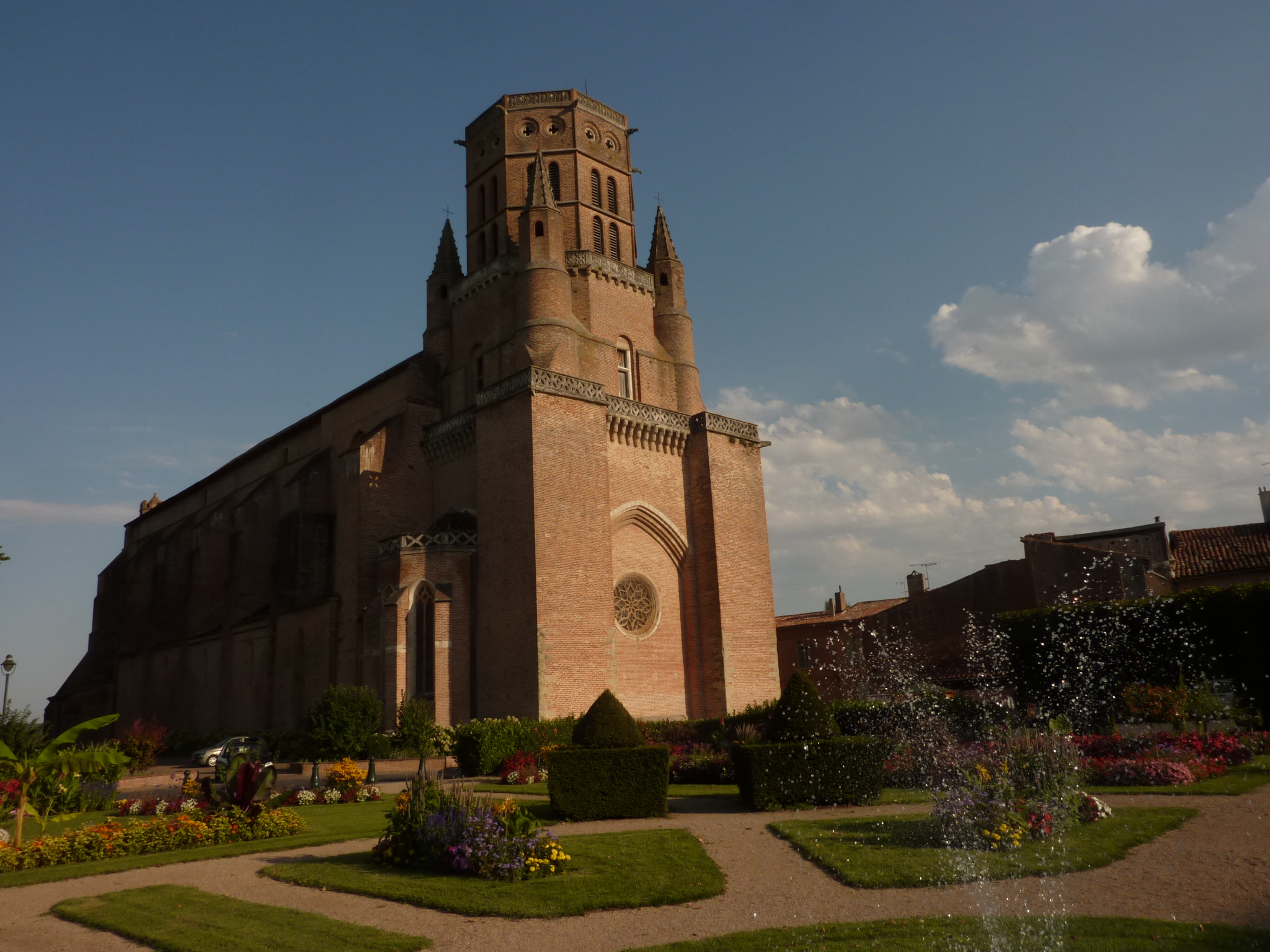 Le chiese europee: vandalizzate, defecate e incendiate “ogni giorno”