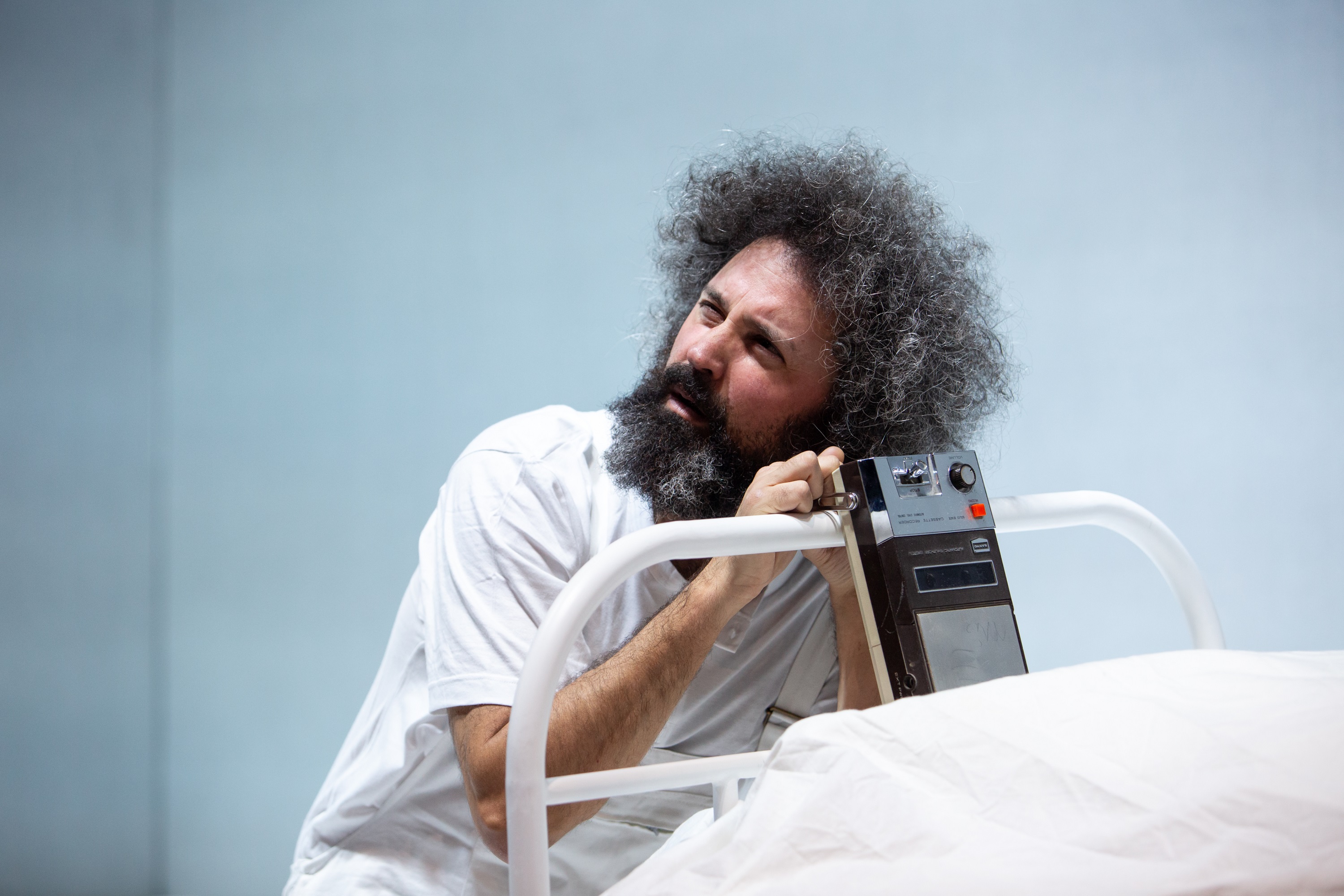 Volando, morendo, rinascendo: la bella favola urbana di Cristicchi