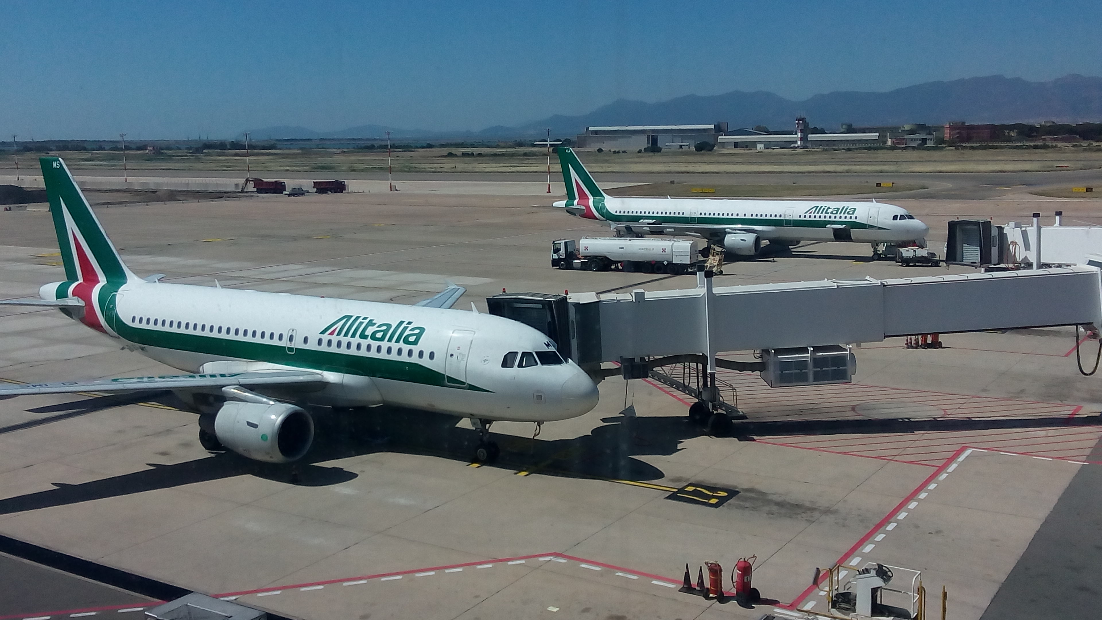 Alitalia: aspetta dl crescita, pressing su Atlantia 