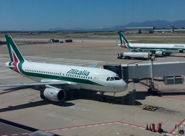 Alitalia: aspetta dl crescita, pressing su Atlantia