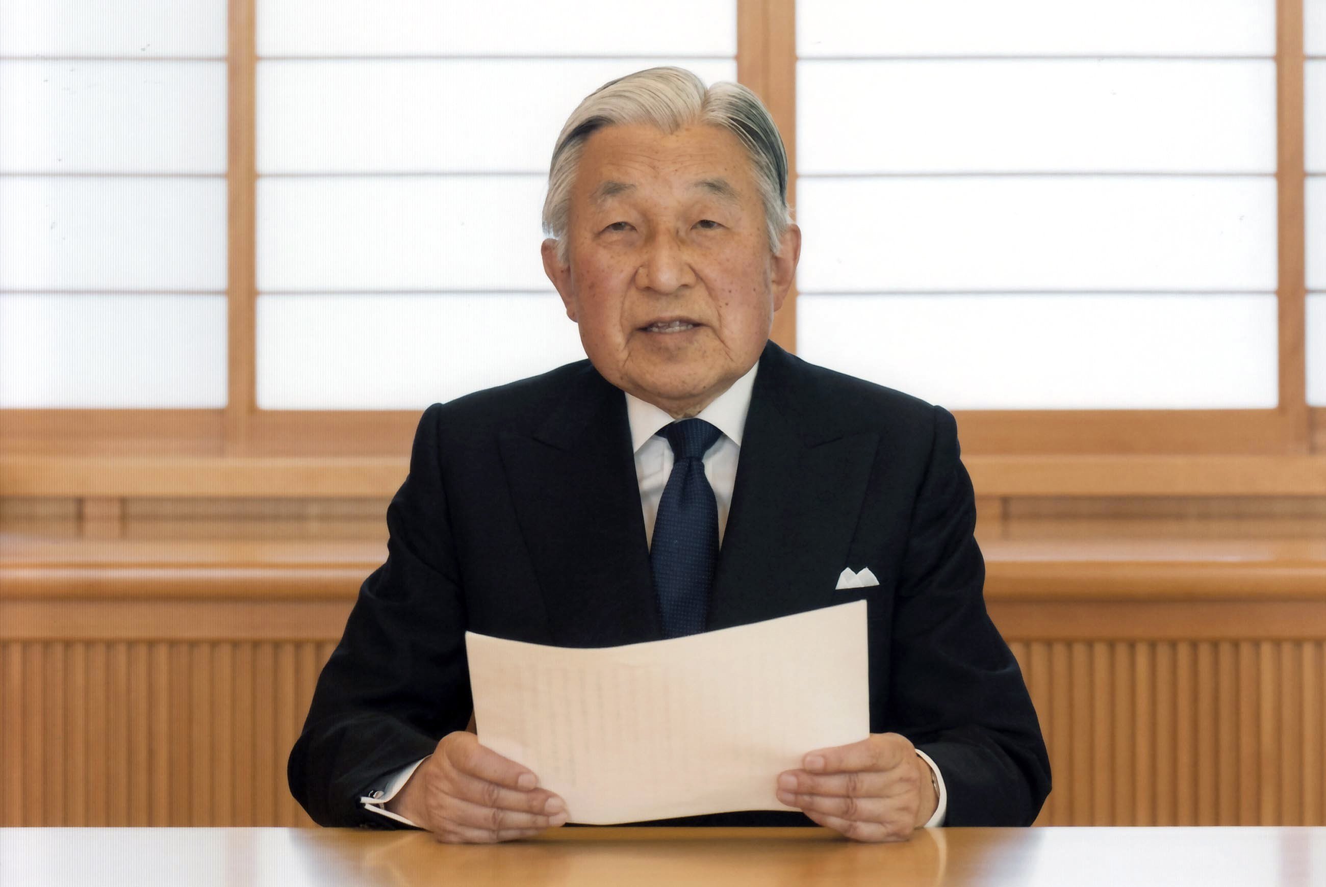 Giappone, l’imperatore Akihito avvia i riti per l’abdicazione