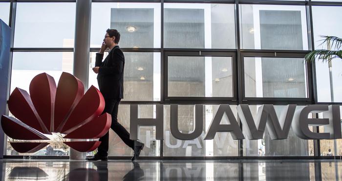 Usa: tre mesi di proroga alla licenza di Huawei