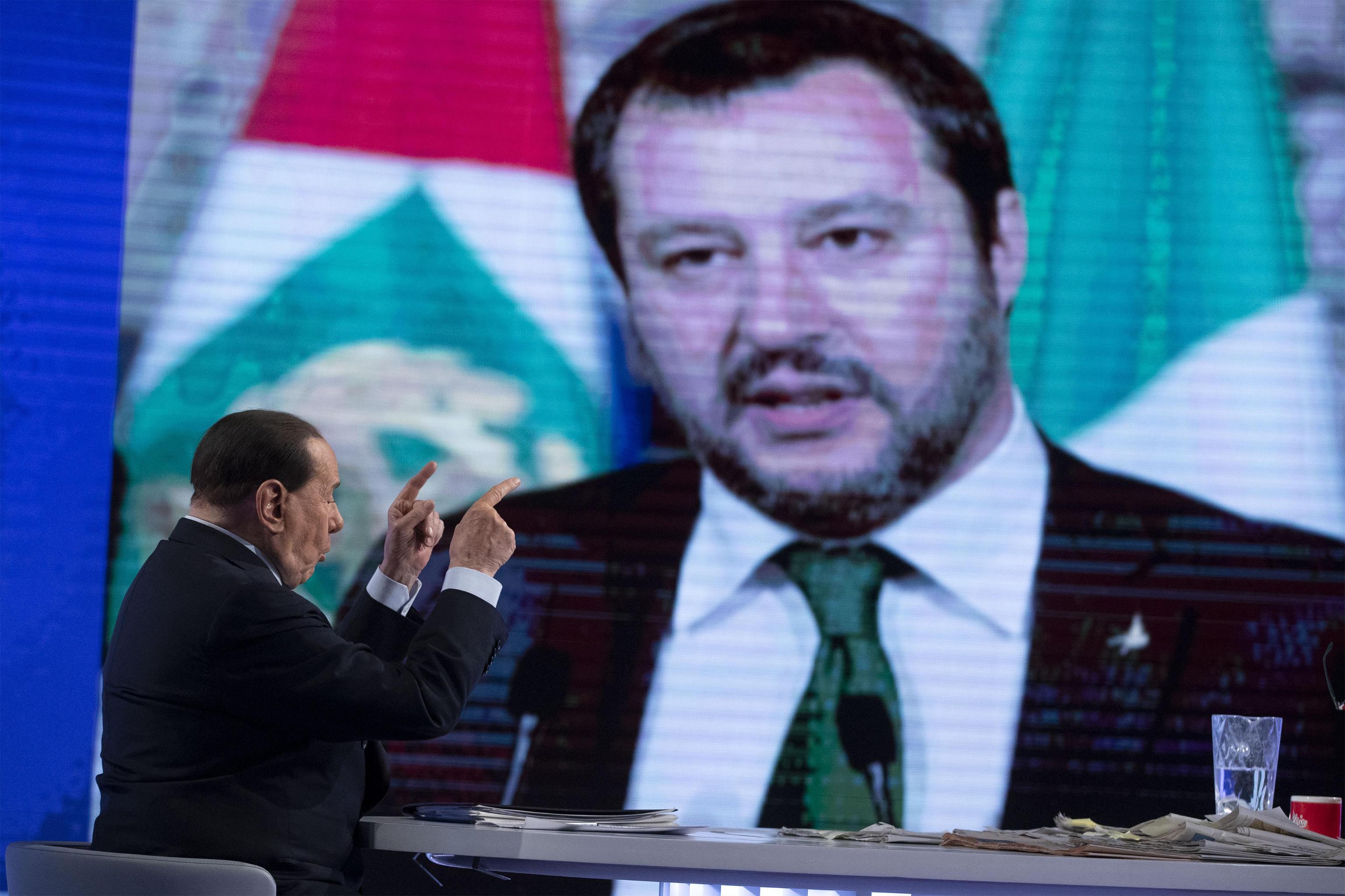 Scontro Berlusconi-Salvini sul “potere bancario europeo”