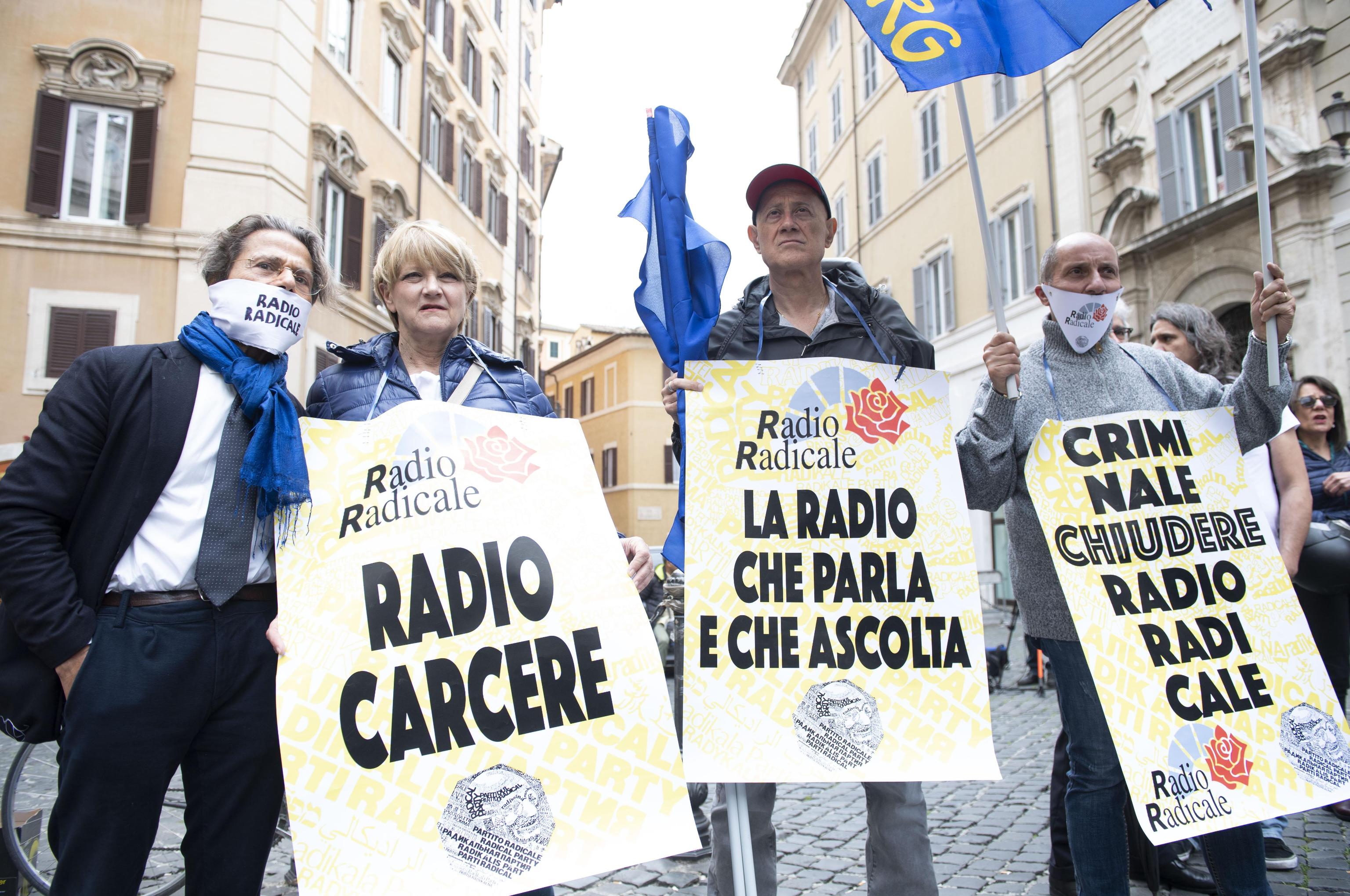 Radio Radicale: sit-in a Montecitorio
