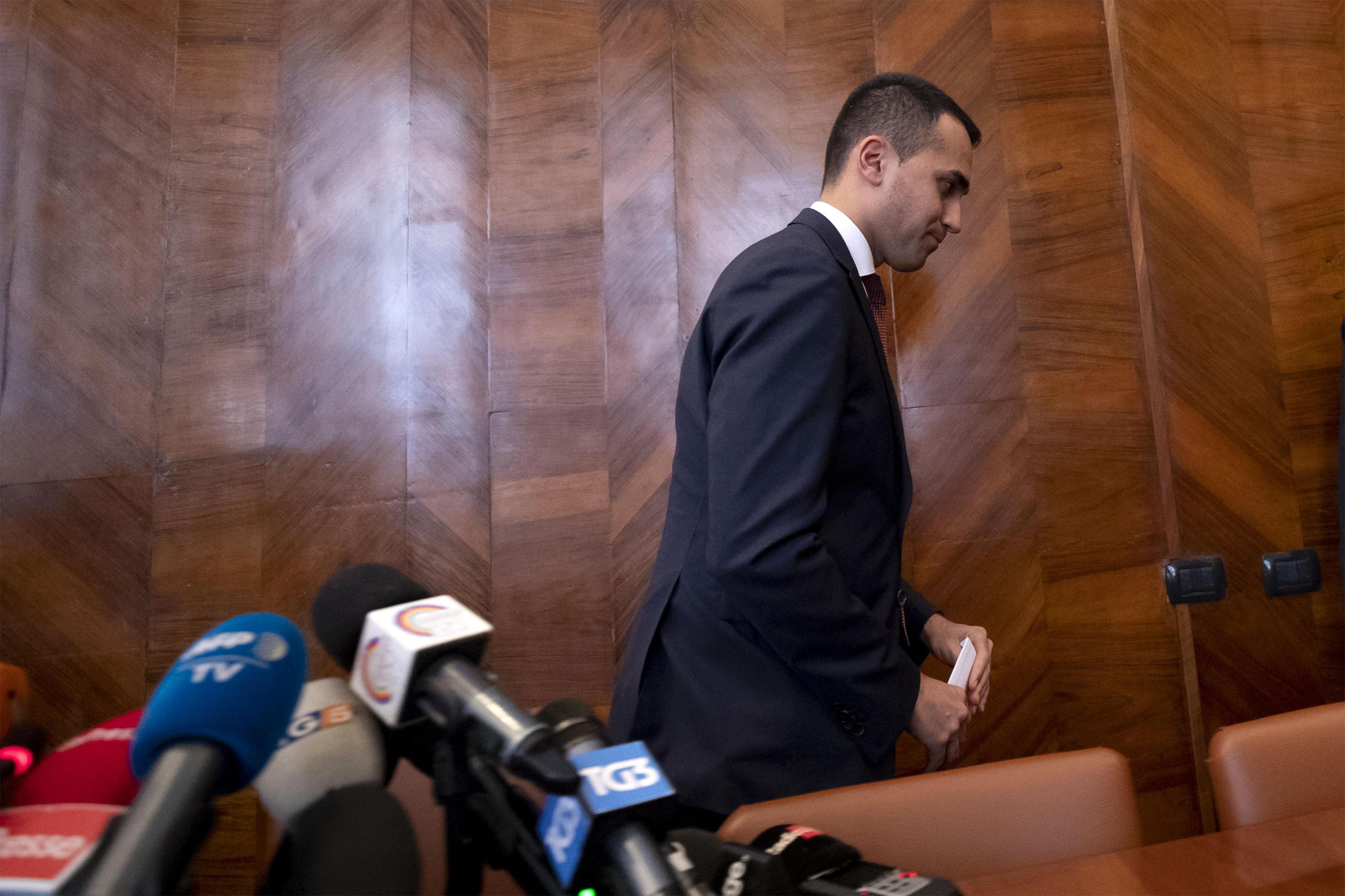 Di Maio incassa fiducia, restano tensioni su segreteria