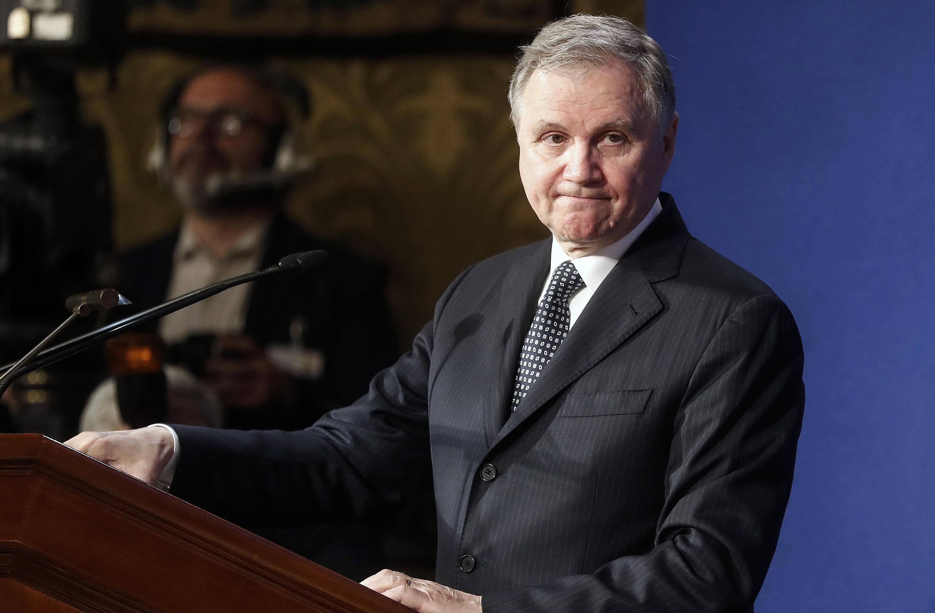 Nuova fiammata dello spread, Visco: “Senza euro falliamo”