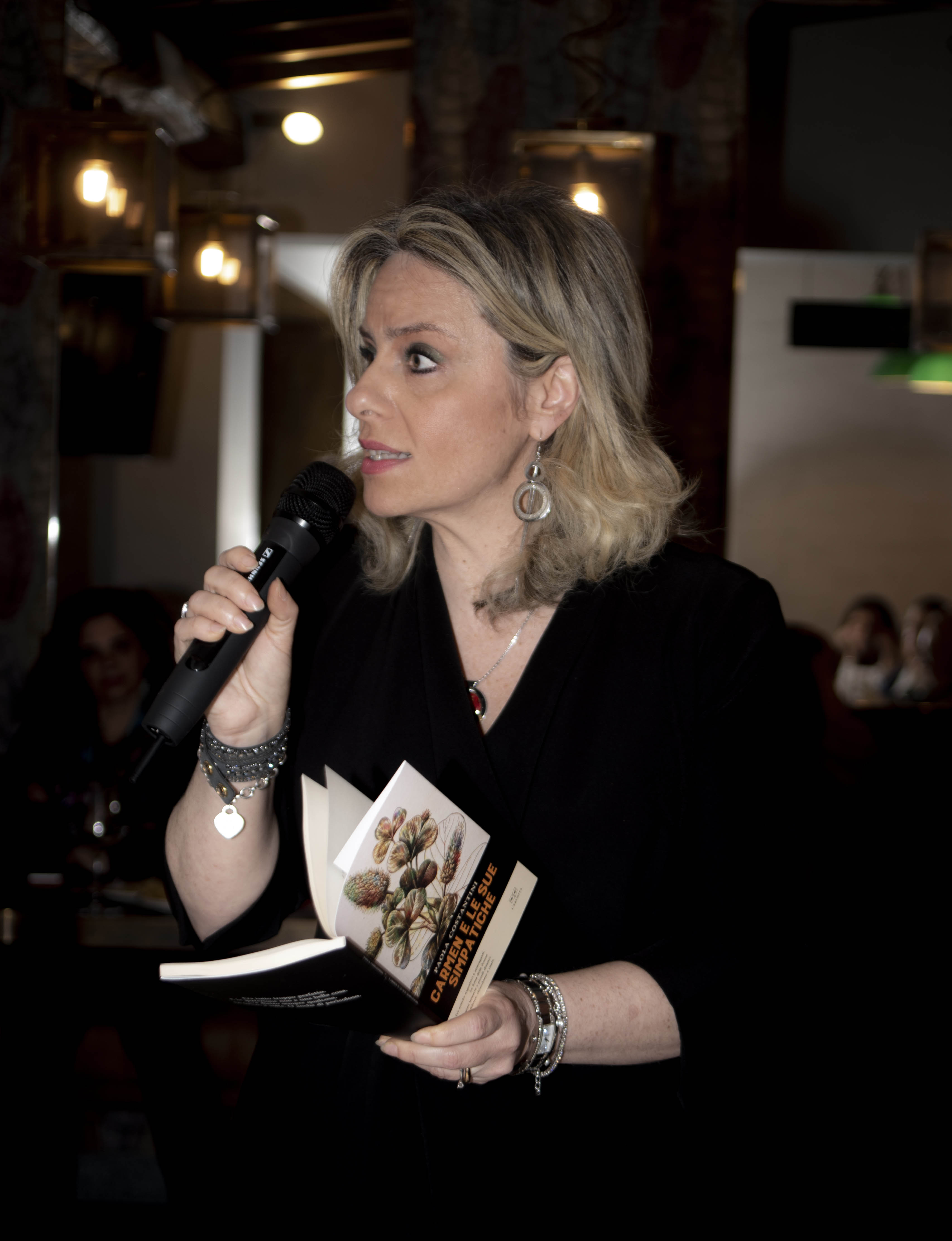 “Carmen e le sue simpatiche”, il viaggio-racconto di Paola Costantini