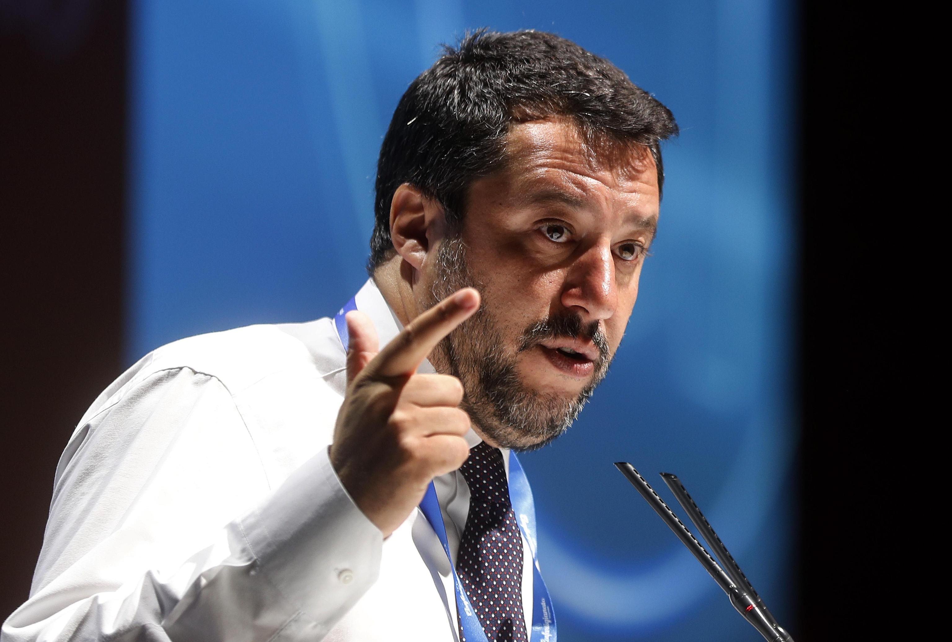 Tav, Salvini sfida i cinque stelle: “A me piacciono i treni che corrono”