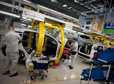 Istat, scende la disoccupazione: a maggio è al 9,9 per cento
