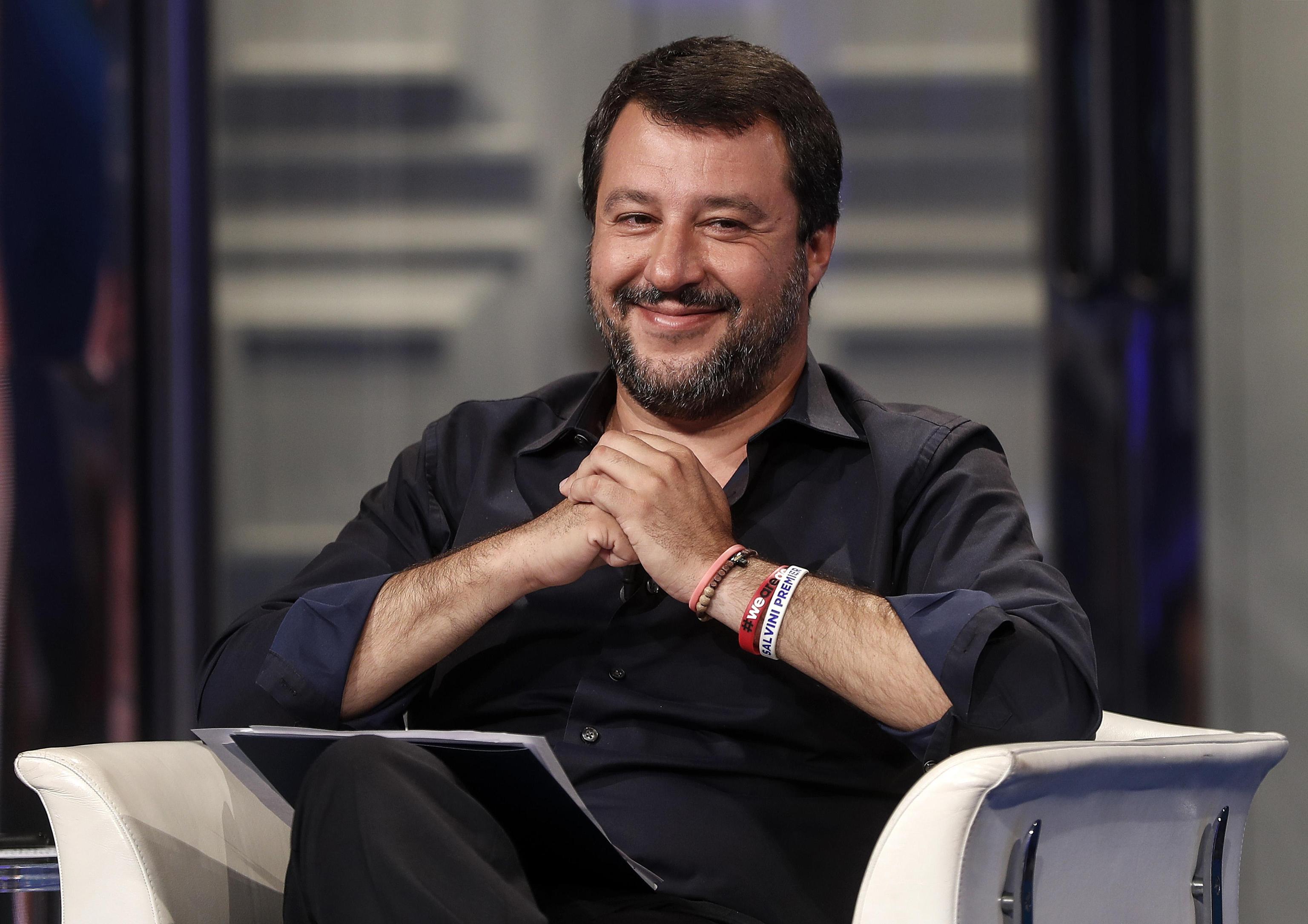 Salvini, prudenza coi muri