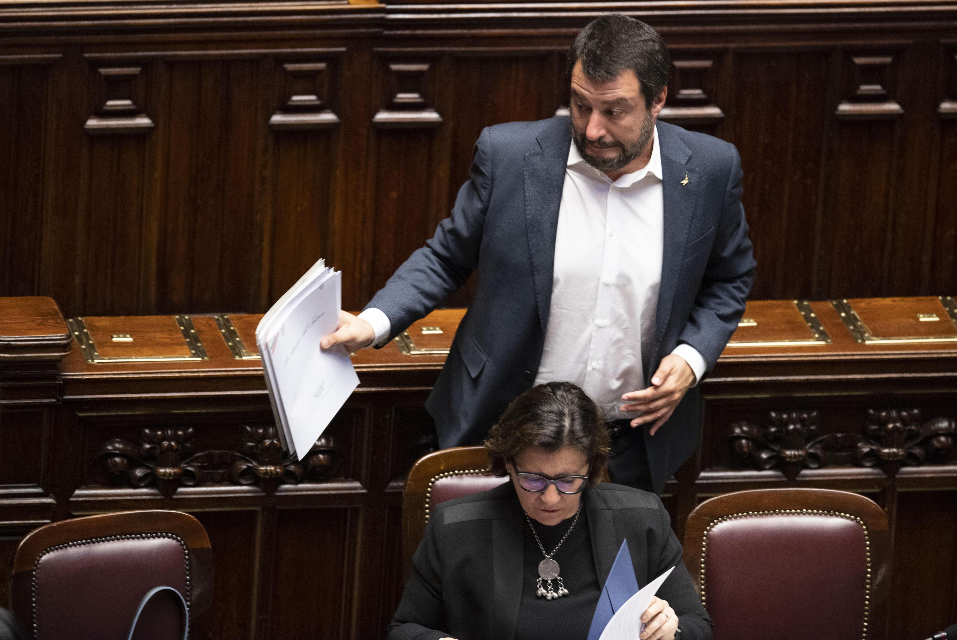 Salvini e la Trenta si fanno la guerra. E la Libia?