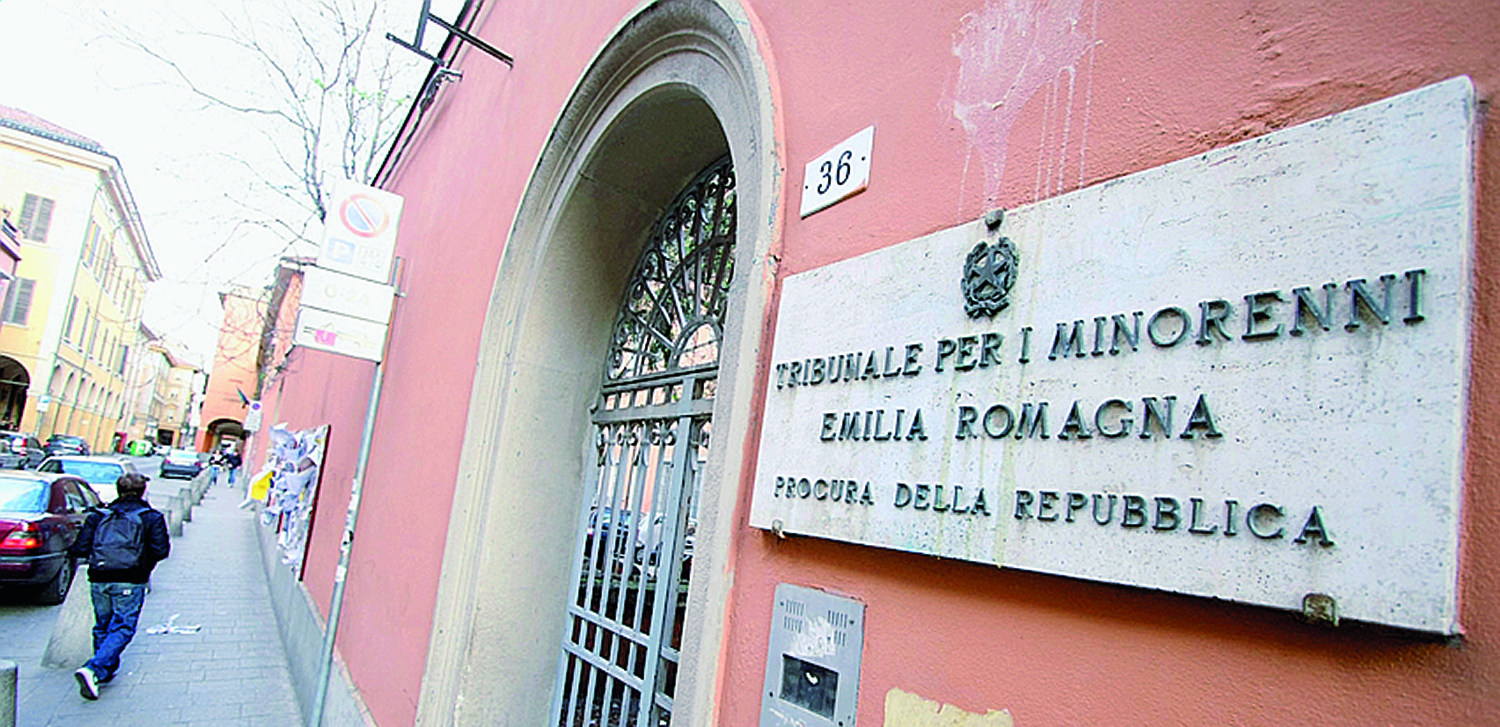 Bibbiano, c’è un mostro: è il Tribunale dei Minori