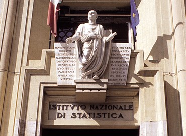 Istat, la disoccupazione scende ai minimi dal 2012: 9,7 per cento