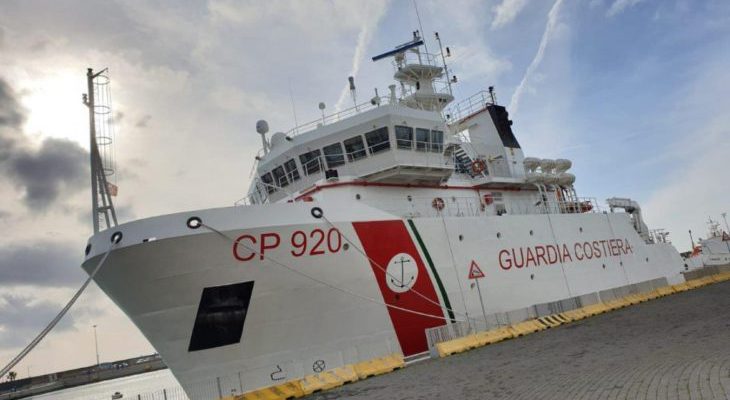 Sbarcano i 116 migranti della “Gregoretti”