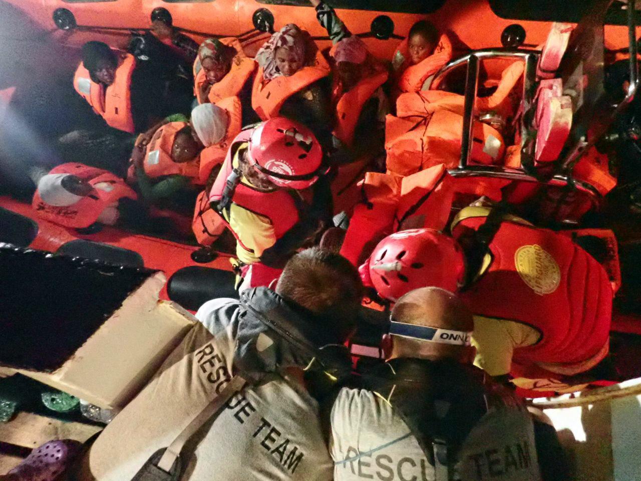Migranti, Open Arms senza porto: “Ue si volta da altra parte”