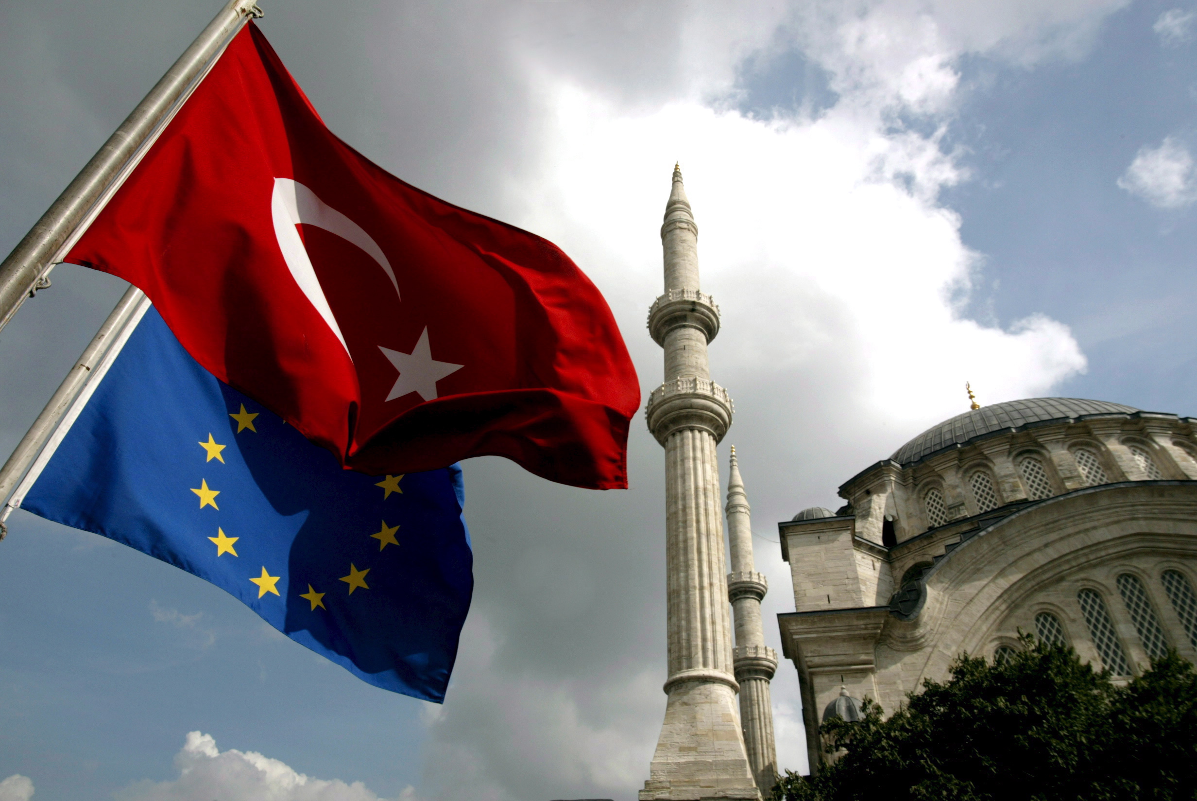 La Turchia minaccia di riaccendere la crisi migratoria europea