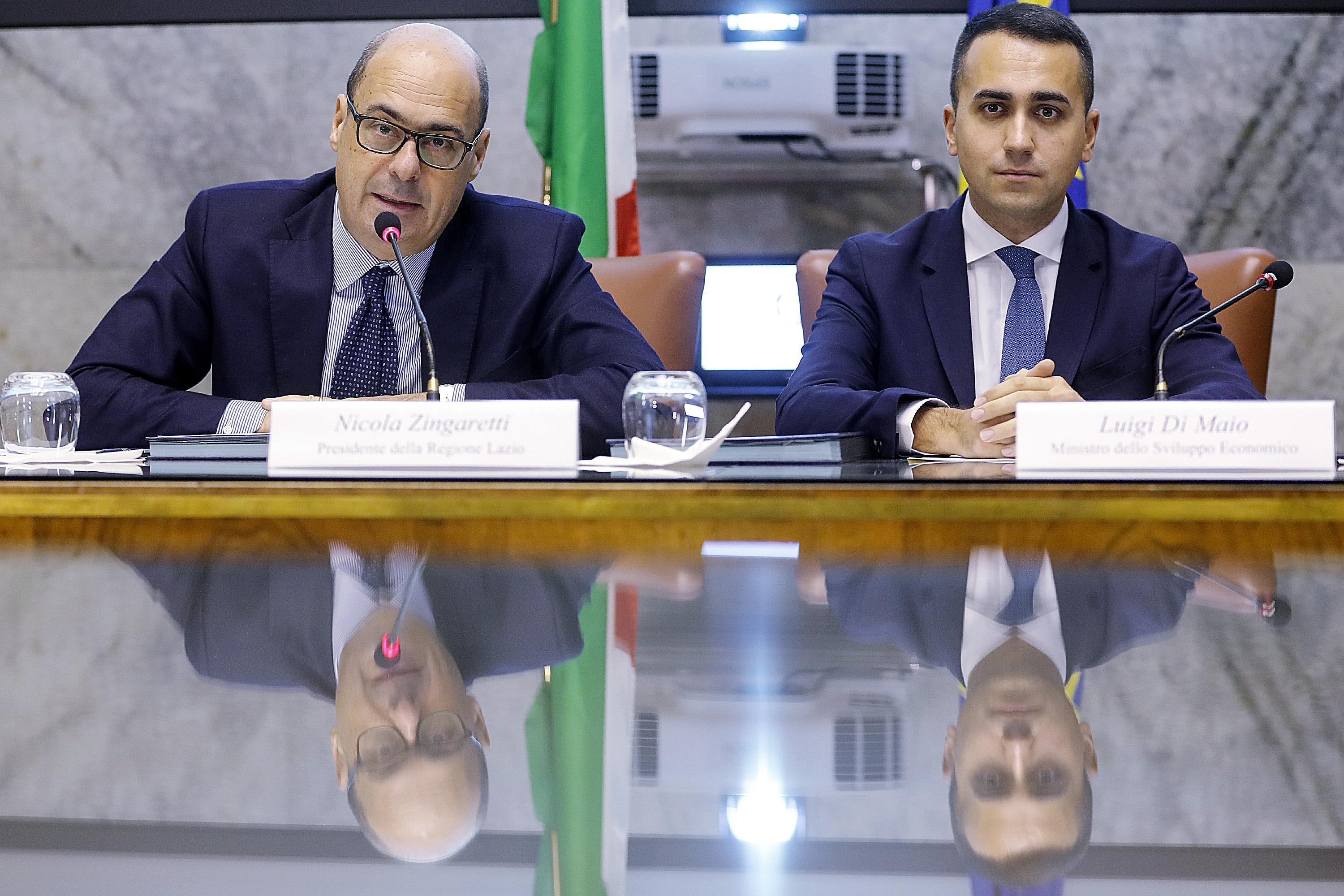 Governo, continua la trattativa “impossibile” Pd-M5s