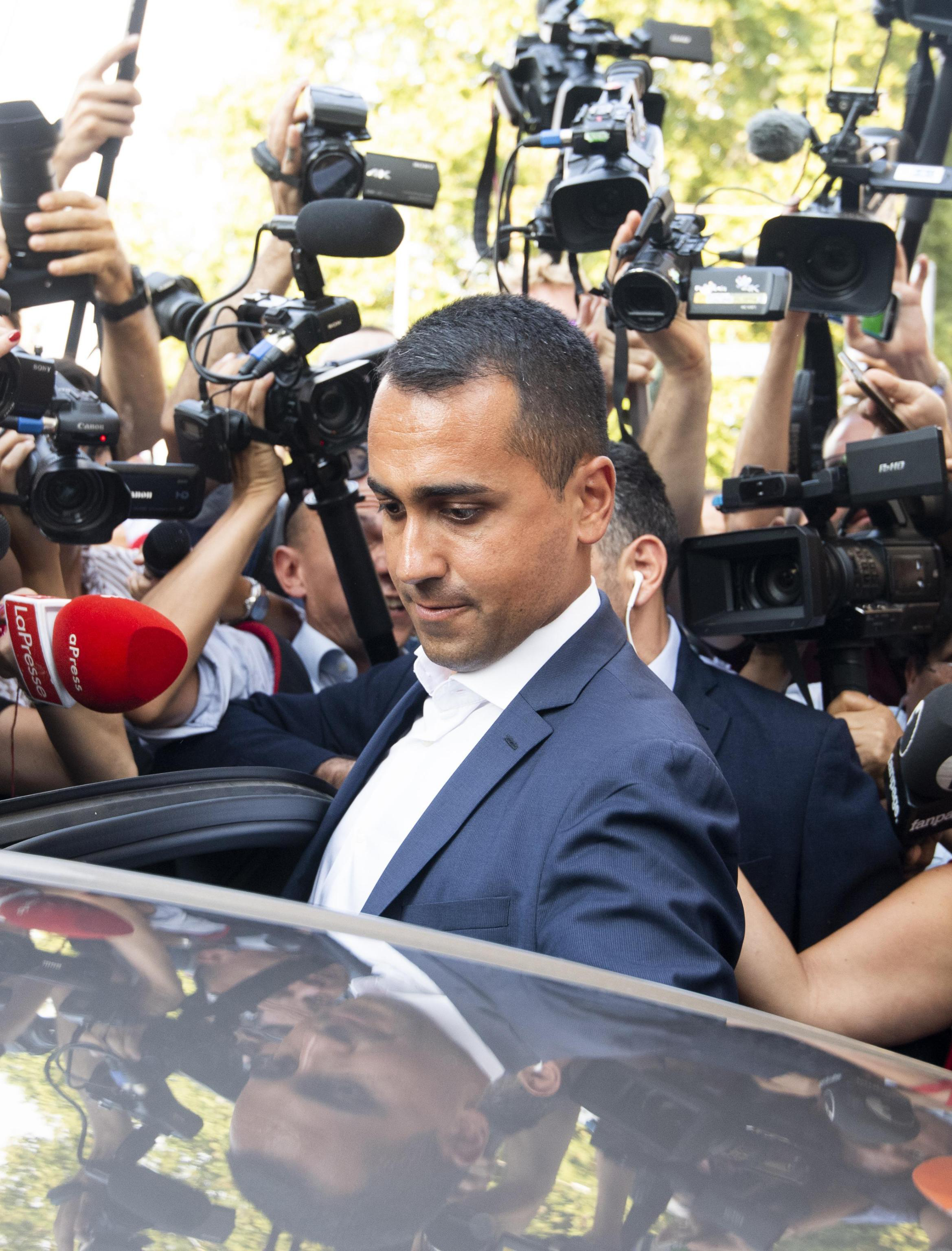 Pd-M5s: fuoco incrociato