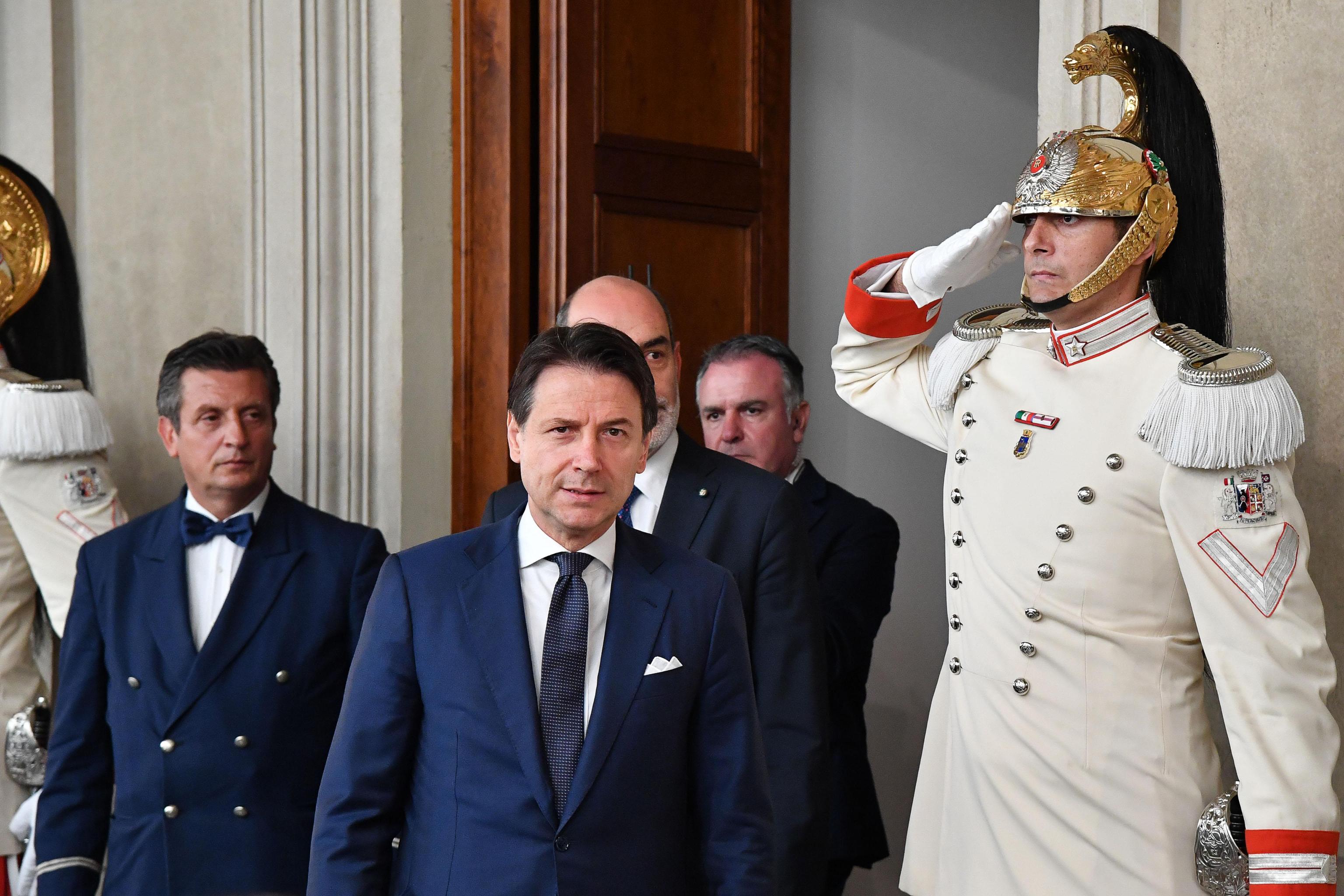 Mattarella incarica Conte: “Governo per il bene dell’Italia”