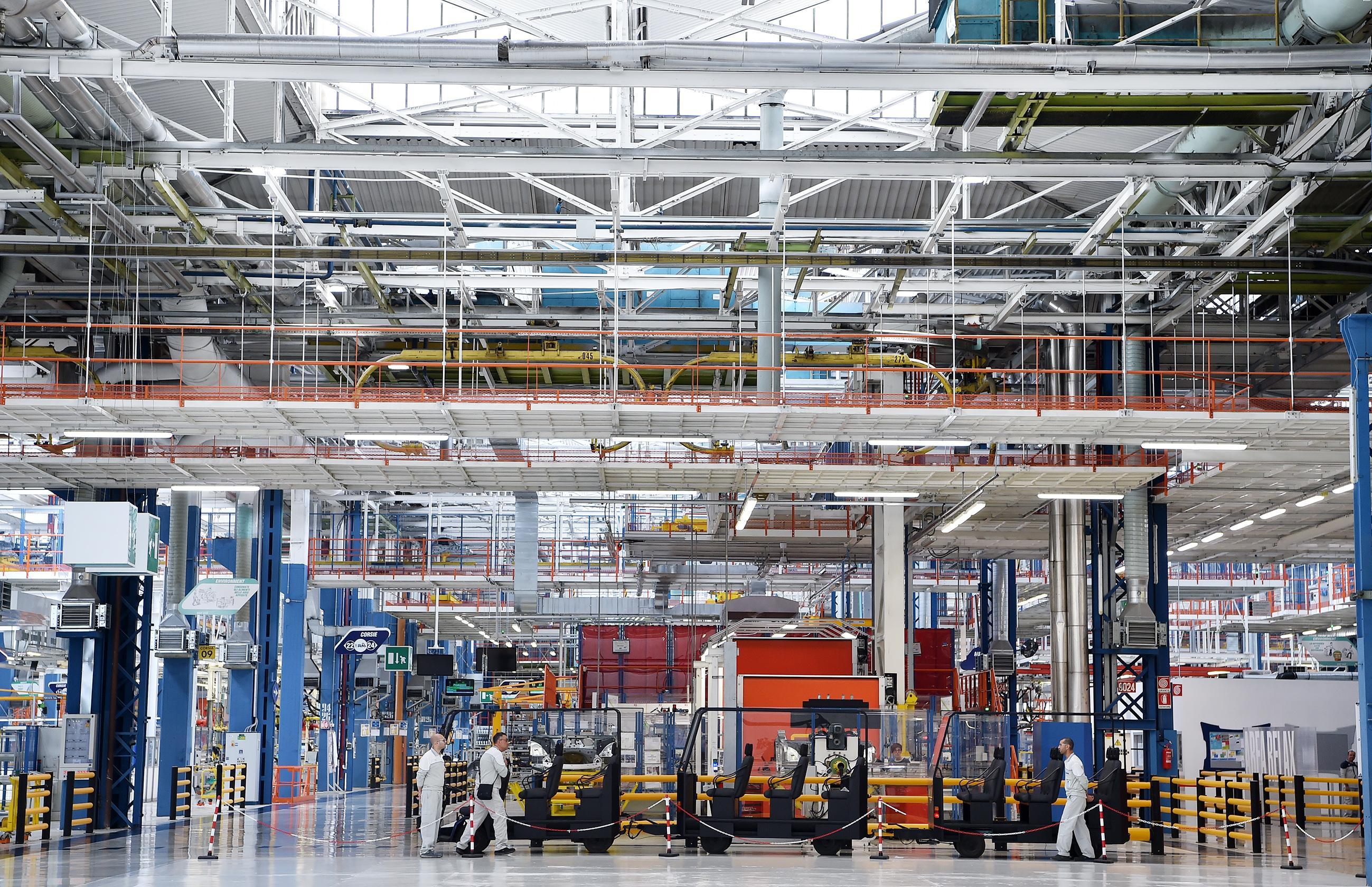 Industria, fatturato e ordinativi vanno giù