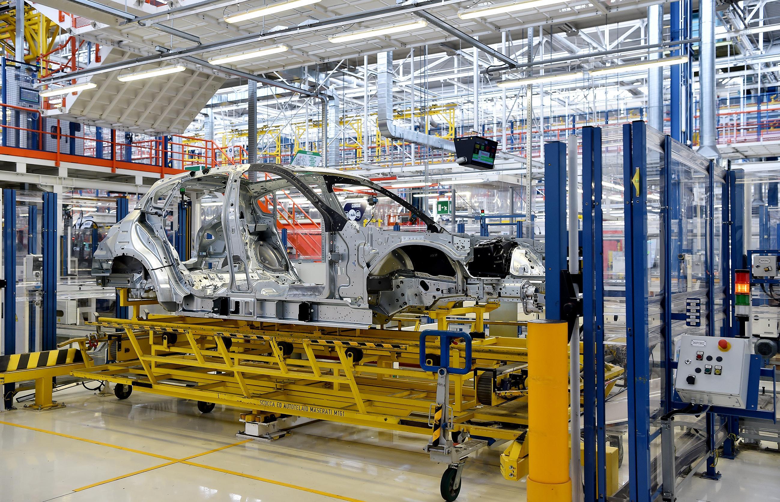 Produzione industriale, Istat: “A picco il settore auto”