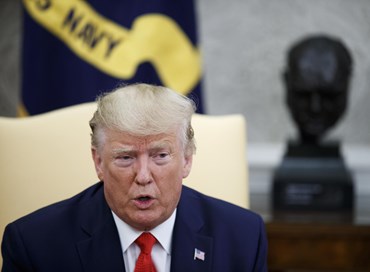 La Corte suprema dà ragione a Trump: “Sì a limiti di asilo”