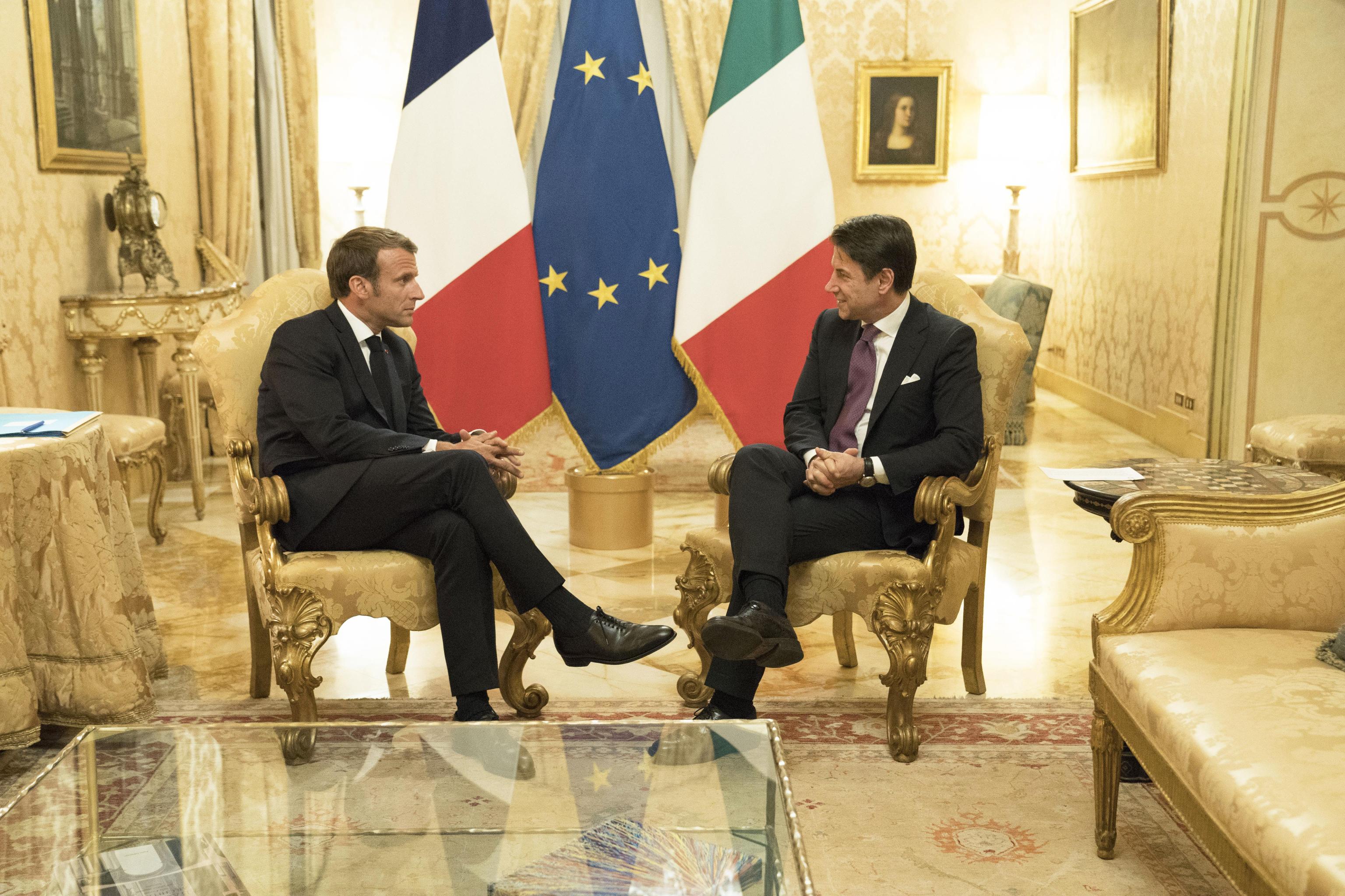 Migranti, Conte e Macron promettono l’intesa “sulla redistribuzione”