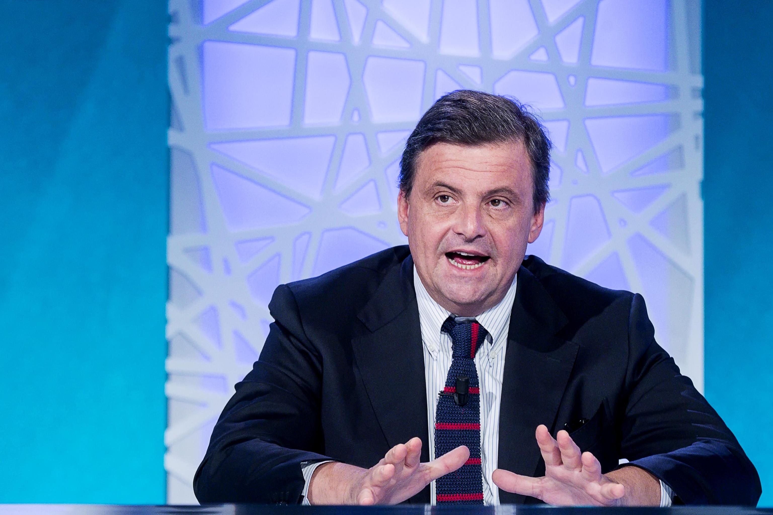 Calenda: “Governo durerà poco bombardato da Renzi”
