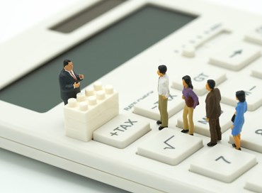 Il giogo fiscale e il regalo alle banche