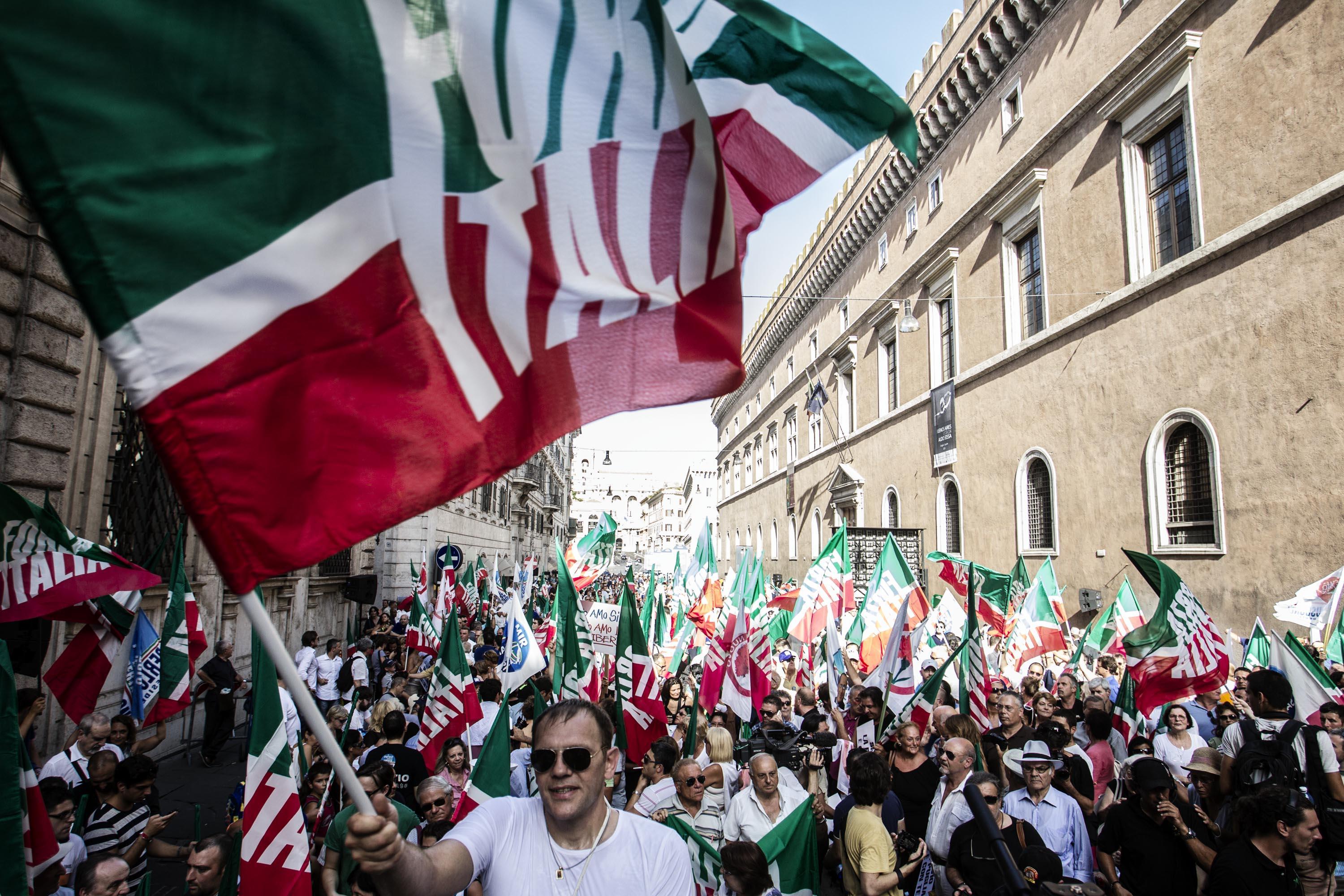 Forza Italia, l’attivismo delle correnti agita il partito