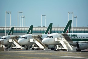 Alitalia, il governo: “No al ricatto di Atlantia”
