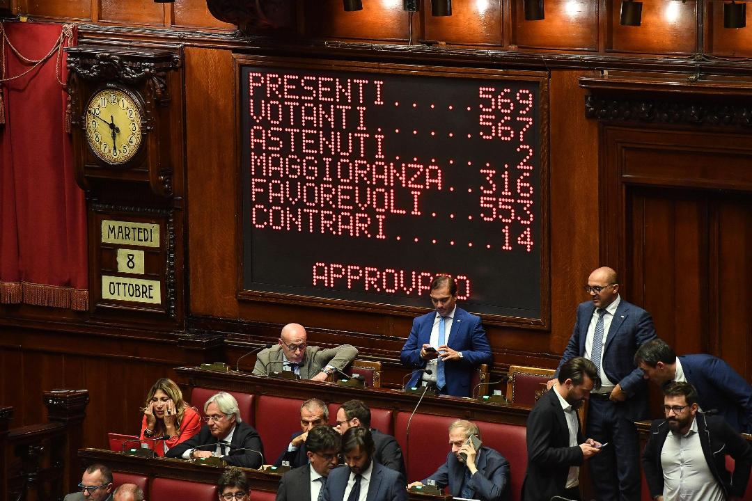 Taglio parlamentari: la Riforma costituzionale passa con 553 sì